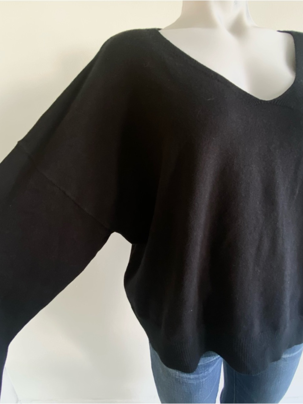 nuuds Luxe Knit Black V-Neck‎ Relaxed Sweater XL - Picture 9 of 13